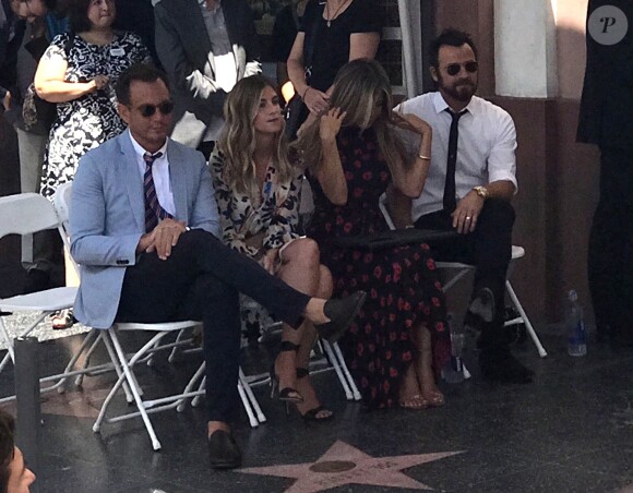 Jennifer Aniston, son mari Justin Theroux et Will Arnett et sa compagne Elizabeth Law à la remise de l'étoile de leur ami Jason Bateman sur le Walk of Fame à Hollywood, le 26 juillet 2017