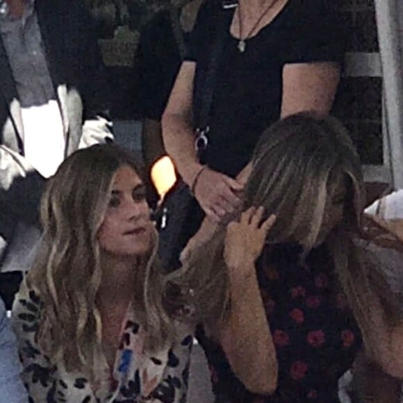 Jennifer Aniston, son mari Justin Theroux et Will Arnett et sa compagne Elizabeth Law à la remise de l'étoile de leur ami Jason Bateman sur le Walk of Fame à Hollywood, le 26 juillet 2017