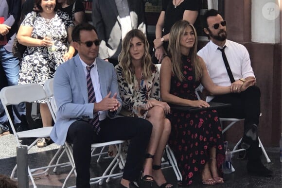 Jennifer Aniston, son mari Justin Theroux et Will Arnett et sa compagne Elizabeth Law à la remise de l'étoile de leur ami Jason Bateman sur le Walk of Fame à Hollywood, le 26 juillet 2017