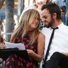 Jennifer Aniston et son mari Justin Theroux complices - Jason Bateman reçoit son étoile sur le Walk of Fame à Hollywood, le 26 juillet 2017