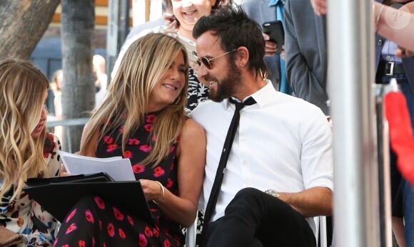 Jennifer Aniston et son mari Justin Theroux complices - Jason Bateman reçoit son étoile sur le Walk of Fame à Hollywood, le 26 juillet 2017