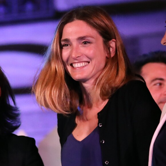 Anne Gravoin (direction musicale), Julie Gayet - Opéra "Les Noces de Figaro" mis en scène par l'actrice J. Gayet lors de la 17ème édition d'Opéra en Plein Air au Domaine Départemental de Sceaux le 14 juin 2017. © Cyril Moreau/Bestimage