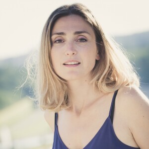 Julie Gayet - Backstage de l'opéra "Les Noces de Figaro" mis en scène par l'actrice J. Gayet lors de la 17ème édition d'Opéra en Plein Air au Domaine Départemental de Sceaux le 14 juin 2017. © Cyril Moreau/Bestimage