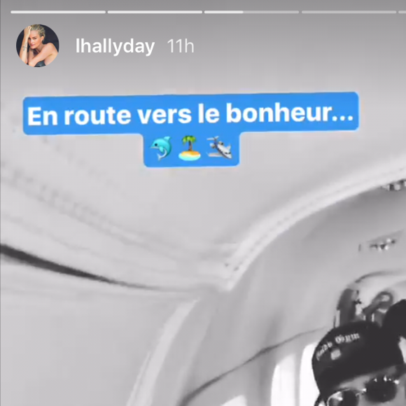 Johnny et Laeticia Hallyday dans l'avion privé les menant à Saint-Barthélemy le 28 juillet 2017