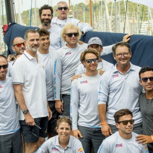 Le roi Felipe VI d'Espagne se préparait le 2 août 2017 avec l'équipage du voilier Aifos lors de la 36e Copa del Rey à Palma de Majorque.