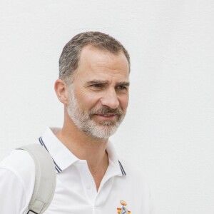 Le roi Felipe VI d'Espagne se préparait le 2 août 2017 avec l'équipage du voilier Aifos lors de la 36e Copa del Rey à Palma de Majorque.