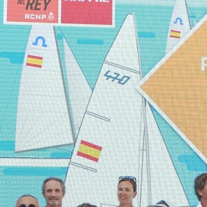 Le roi Felipe VI d'Espagne et d'autres anciens membres de l'équipe de voile espagnole aux JO de Barcelone 1992 ont été honorés lors d'un événement spécial à la 36e Copa del Rey, le 3 août 2017 à Palma de Majorque.