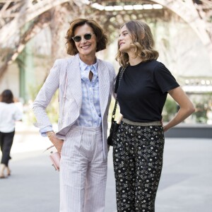 Inès de la Fressange et sa fille Violette d'Urso au défilé de mode Haute-Couture automne-hiver 2017/2018 "Chanel" au Grand Palais à Paris, le 4 juillet 2017 © Olivier Borde/Bestimage