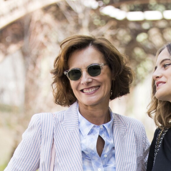 Inès de la Fressange et sa fille Violette d'Urso au défilé de mode Haute-Couture automne-hiver 2017/2018 "Chanel" au Grand Palais à Paris, le 4 juillet 2017 © Olivier Borde/Bestimage