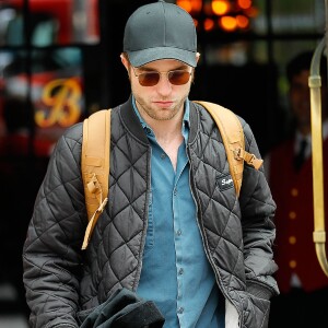 Robert Pattinson à la sortie de son hôtel à New York. Le 25 juillet 2017