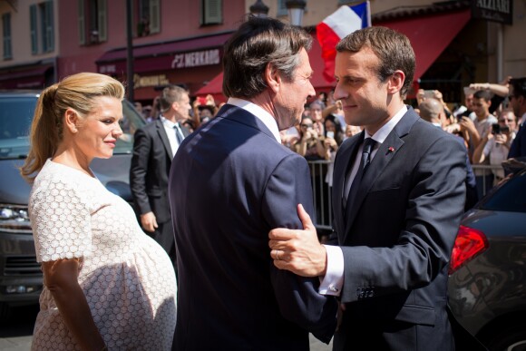 Le maire de Nice, Christian Estrosi, sa femme Laura Tenoudji (enceinte), le président de la République Emmanuel Macron - Le président de la République est reçu par l'hôtel de ville de Nice pour un entretien avant la cérémonie d'hommage aux victimes de l'attentat du 14 juillet 2016 à Nice, le 14 juillet 2017. © Cyril Moreau/Bestimage