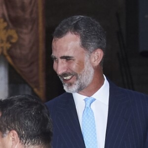 La reine Letizia et le roi Felipe VI d'Espagne ainsi que la reine Sofia accueillaient le 4 août 2017 près de cinq cents convives représentant la communauté des Iles Baléares au palais royal de la Almudaina, à Palma de Majorque, pour le traditionnel dîner de gala offert au cours de leurs vacances.