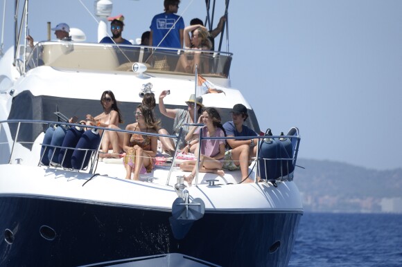 Felipe et Victoria, enfants de l'infante Elena, le 4 août 2017 à bord d'un yacht au large de Palma de Majorque durant la Copa del Rey.