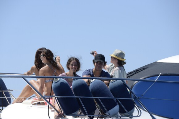 Felipe et Victoria, enfants de l'infante Elena, le 4 août 2017 à bord d'un yacht au large de Palma de Majorque durant la Copa del Rey.