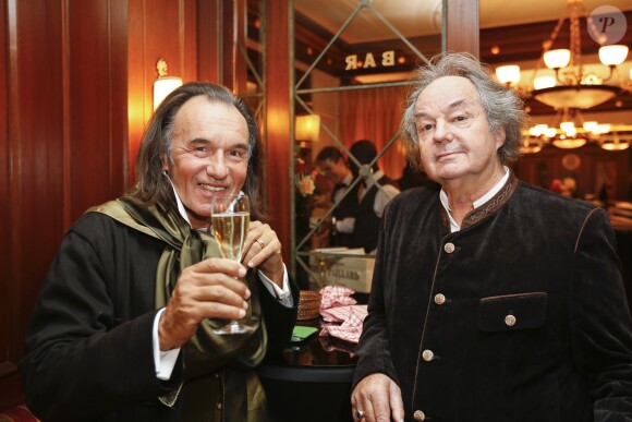 Exclusif - Gonzague Saint Bris (à droite) à la soirée de lancement de "BoBoules, l'autre pétanque" à l'Hôtel Napoléon à Paris le 7 novembre 2016 © Philippe Doignon / Bestimage