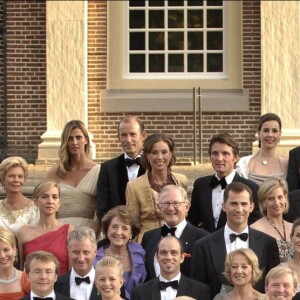 Photo de famille lors du 40e anniversaire de Willem-Alexander des Pays-Bas en 2007. Jorge Zorreguieta, père de Maxima, y prenait part. Maxima, Ariane, Amalia, Alexia, Willem Alexander, Beatrix, Jorge and Maria Zorreguieta, Martin, Laurentien, Constantijn, Mabel , Friso, Margriet, Pieter, Floris, Aimee, Annette, Bernard, Anita, Pieter Christiaan, Maurits, Marilene, Mathilde, Filip, Letizia, Felipe, Mette Marit, Haakon, Victoria, Martin, Guillaume, Edward, Sophie, Alois of Liechtenstein, Sophie, Jaime, Carolina, Carlos, Margarita, Irene.