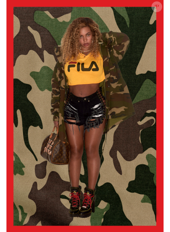 Beyoncé sur une photo publiée sur son site internet le 9 août 2017. Deux mois après la naissance de ses jumeaux, la chanteuse affiche fièrement sa silhouette post-grossesse.