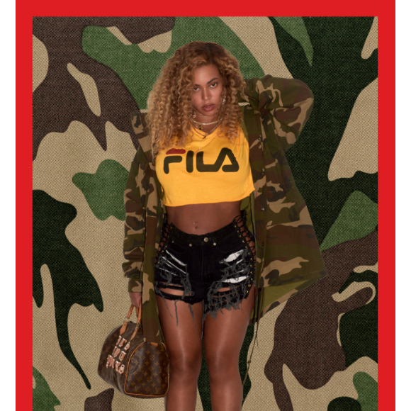 Beyoncé sur une photo publiée sur son site internet le 9 août 2017. Deux mois après la naissance de ses jumeaux, la chanteuse affiche fièrement sa silhouette post-grossesse.