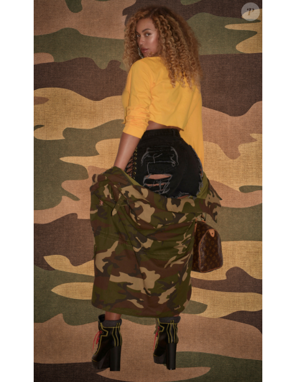 Beyoncé sur une photo publiée sur son site internet le 9 août 2017. Deux mois après la naissance de ses jumeaux, la chanteuse affiche fièrement sa silhouette post-grossesse.