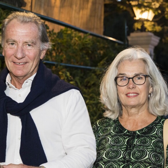 Exclusif - William Leymergie et sa femme Maryline en marge de la représentation de la pièce de théâtre "A droite à gauche" lors du Festival de Ramatuelle, France, le 10 août 2017. © Cyril Bruneau/Festival de Ramatuelle/Bestimage