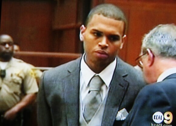 Chris Brown au tribunal de Los Angeles lors du premier jour de son procès, un mois après avoir agressé Rihanna, le 5 mars 2009 à Los Angeles.