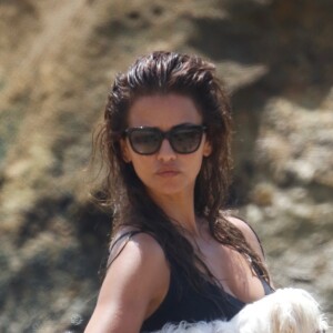 Mónica Cruz profite d'une journée ensoleillée sur la plage de Cadix, en Espagne. Le 16 août 2017.