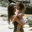 Mónica Cruz et sa fille Antonella profitent d'une journée ensoleillée à Cadix. Le 16 août 2017.