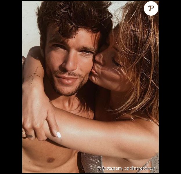 Caroline Receveur en manque de son compagnon Hugo Philip, elle partage une photo d'eux deux sur Instagram. Août 2017.