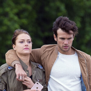 Exclusif - Caroline Receveur se promène avec son compagnon Hugo Philip à Hyde Park, Londres, le 3 juin 2017.