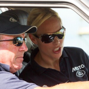 Zara Phillips avec son père Mark Phillips en septembre 2010 lors d'un événement équestre dans la Lincolnshire.