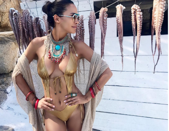 Leila Ben Khalifa plus sexy que jamais lors de ses vacances. Eté 2017.