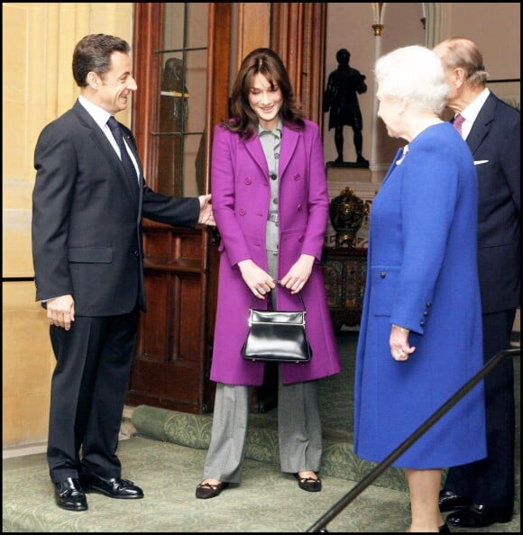 Nicolas Sarkozy et sa femme Carla Bruni-Sarkozy avec Elizabeth II et le duc d'Edimbourg au château de Windsor à Londres, le 27 mars 2008.