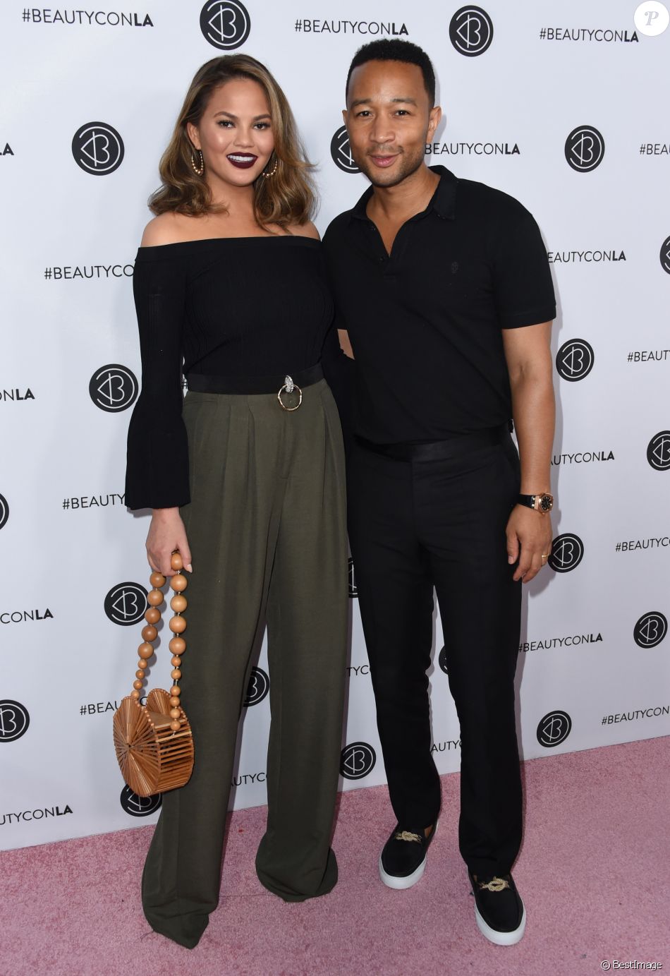 Chrissy Teigen et son mari John Legend au Beautycon 2017 au Los Angeles Convention Center à Los Angeles, le 13 août 2017. © Chris Delmas/Bestimage