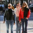 Yolanda Hadid et ses filles Gigi et Bella Hadid. New York, le 29 janvier 2017.