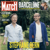 Stéphane Bern et son compagnon Lionel en couverture du magazine "Paris Match", en kiosques le 23 août 2017.