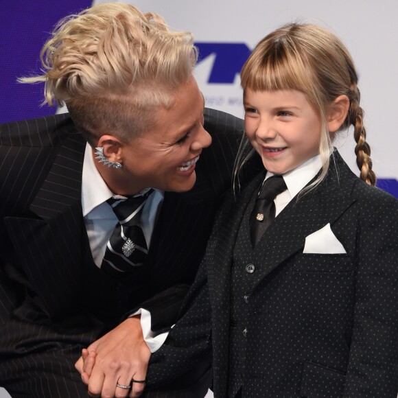Pink et sa fille Willow Sage Hart à la soirée MTV Video Music Awards 2017 au Forum à Inglewood, le 27 août 2017.