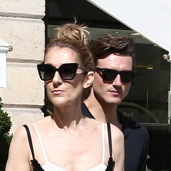 Céline Dion et son danseur Pepe Munoz sont allés faire du shopping à la boutique Schiaparelli à Paris, avant de se rendre à l'hôtel Ritz. Le 1er août 2017.