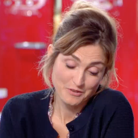 Julie Gayet invitée de "C à vous" sur France 5, le 28 août 2017.