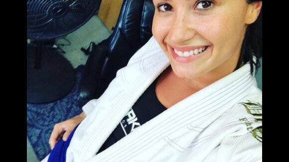 Demi Lovato : Sans maquillage, elle célèbre son nouveau trophée...