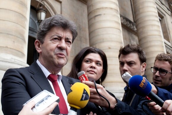Jean-Luc Melenchon et son avocate Raquel Garrido devant la cour de Paris le 21 juin 2012