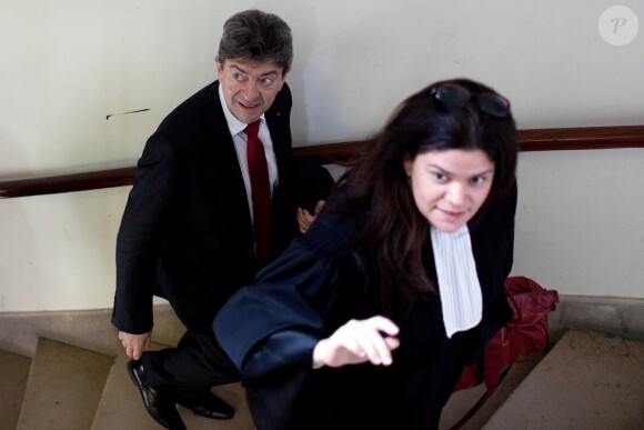 Jean-Luc Melenchon et son avocate Raquel Garrido devant la cour de Paris le 21 juin 2012