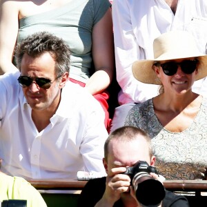 Arthur Sadoun et sa femme Anne-Sophie Lapix - Personnalités dans les tribunes lors des internationaux de France de Roland Garros à Paris. Le 10 juin 2017. © Jacovides - Moreau / Bestimage