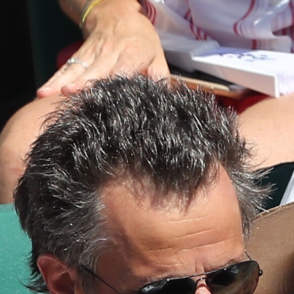 Arthur Sadoun et sa femme Anne Sophie Lapix - Personnalités dans les tribunes lors des internationaux de France de Roland Garros à Paris. Le 10 juin 2017. © Jacovides - Moreau / Bestimage