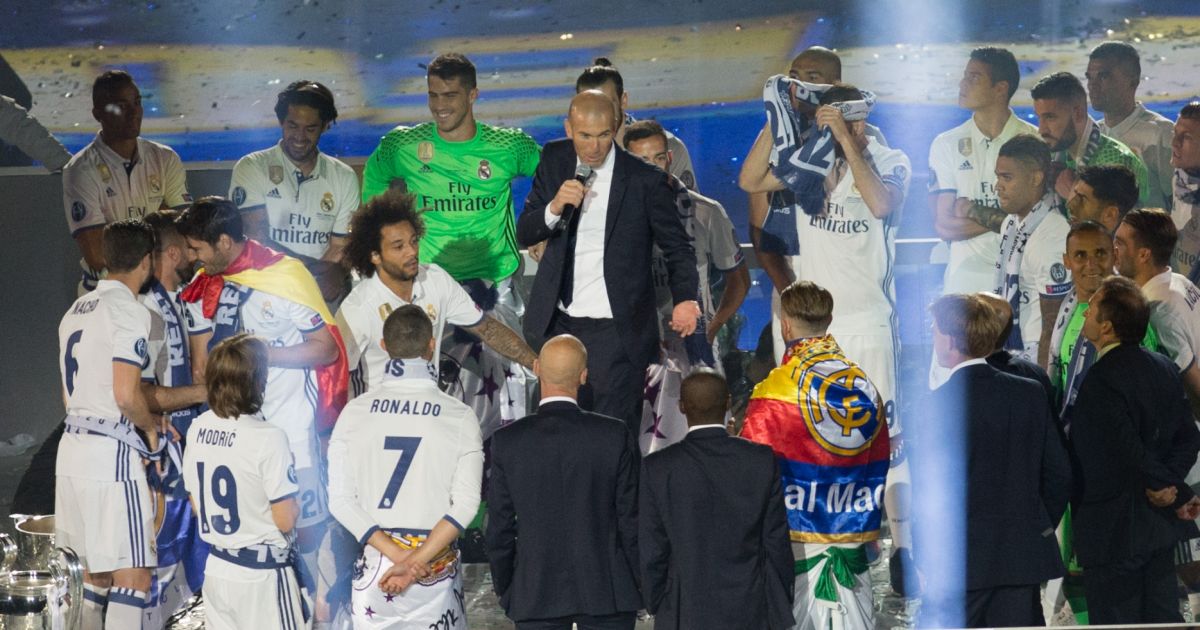 Zinédine Zidane L'équipe du Real Madrid célèbre sa