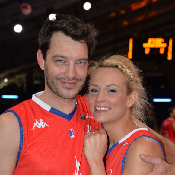 Semi-Exclusif - Elodie Gossuin et son mari Bertrand Lacherie - Match des célébrités (défi AG2R La Mondiale) au profit de l'association "Petits Princes" dans le cadre de la Disneyland Paris Leaders Cup LNB, compétition de basket qui réunit les 8 meilleures équipes de PRO A à la Disney Events Arena, le 20 février 2016. © Veeren/Bestimage