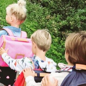 Les quatre enfants d'Elodie Gossuin et Bertrand Lacherie, Rose, Jules, Joséphine et Léonard, le jour de la rentrée. Instagram, le 4 septembre 2017.