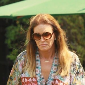 Caitlyn Jenner est allée déjeuner avec son amie Candis Cayne et faire une balade en voiture décapotable à Malibu, le 2 septembre 2017