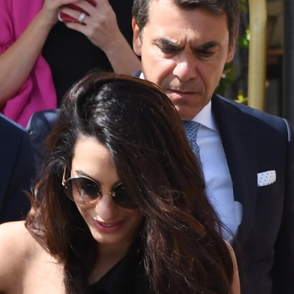 George Clooney et sa femme Amal Clooney quittent leur hôtel à Venise avec leurs enfants le 3 septembre 2017