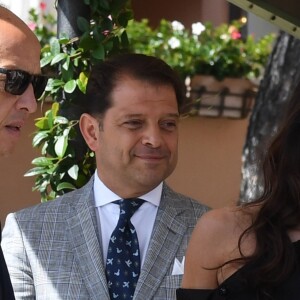 George Clooney et sa femme Amal Clooney quittent leur hôtel à Venise avec leurs enfants le 3 septembre 2017