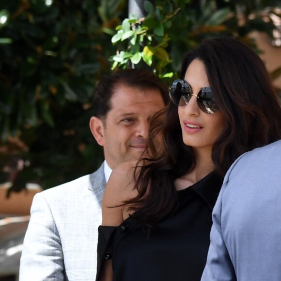 George Clooney et sa femme Amal Clooney quittent leur hôtel à Venise avec leurs enfants le 3 septembre 2017